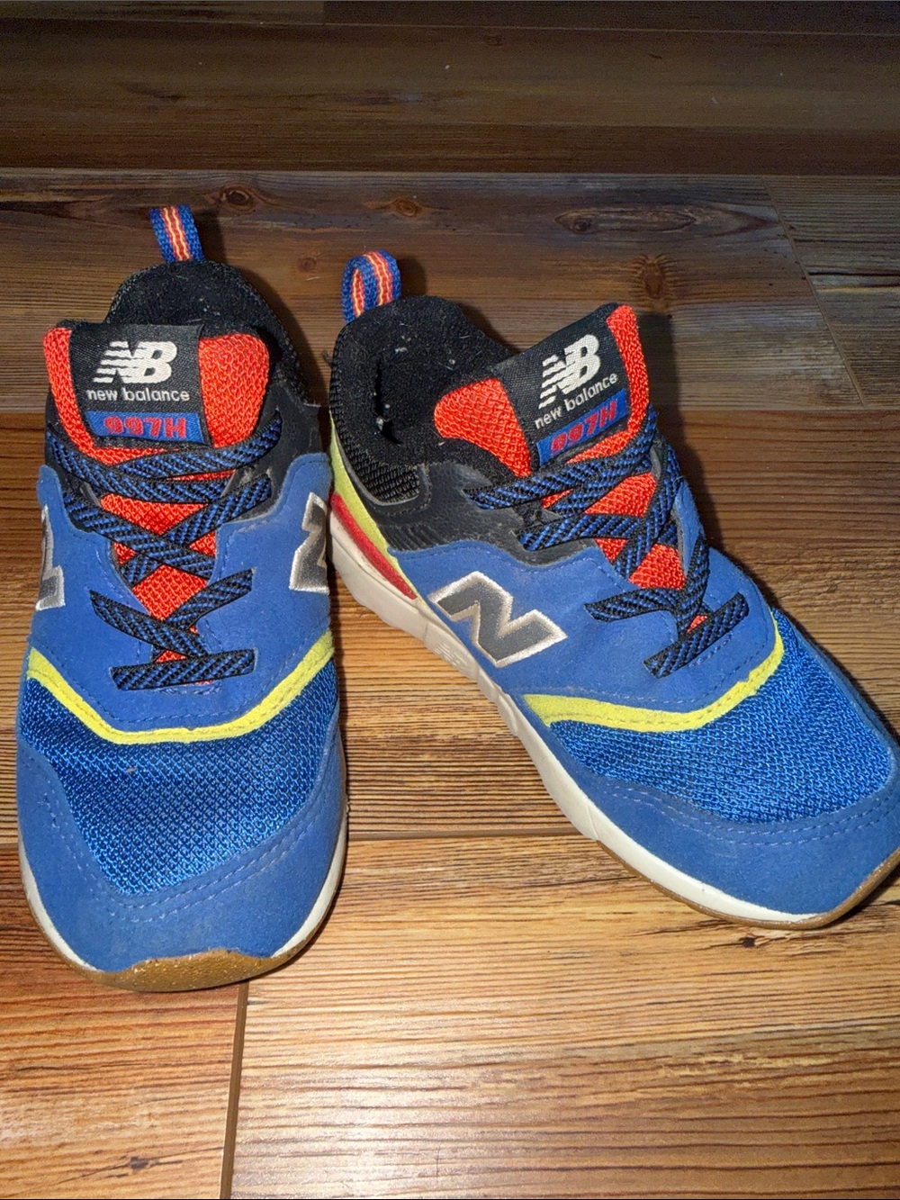 New Balance 997H Kids Sneakers – Size 9 – Blue Red Yellow
